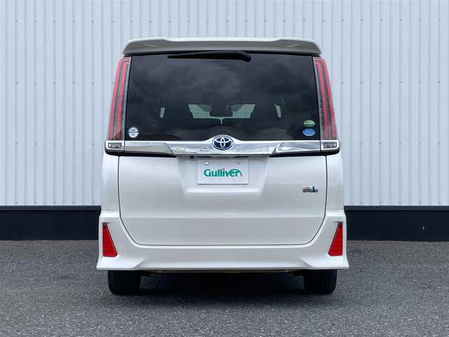 トヨタ ノア ハイブリッド Si 茨城県 2017(平29)年 3.5万km ホワイトパールクリスタルシャイン 純正9インチナビ/(フルセグTV/CD/DVD/BT/AM/FM)/フリップダウンモニター/バックカメラ/衝突被害軽減システム/車線逸脱警報/クルーズコントロール/横滑り防止装置/ETC/アイドリングストップ/LEDヘッドライト/フォグランプ/オートライト/ウィンカーミラー/電動格納ミラー/純正１６インチAW/シートヒーター/シートリフター/プッシュスタート/スマートキー/フロアマット/ドアバイザー/スペアキー/取扱説明書/保証書