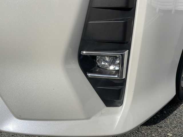 トヨタ ノア ハイブリッド Si 広島県 2017(平29)年 3.5万km ホワイトパールクリスタルシャイン 純正9インチナビ/(フルセグTV/CD/DVD/BT/AM/FM)/フリップダウンモニター/バックカメラ/衝突被害軽減システム/車線逸脱警報/クルーズコントロール/横滑り防止装置/ETC/アイドリングストップ/LEDヘッドライト/フォグランプ/オートライト/ウィンカーミラー/電動格納ミラー/純正１６インチAW/シートヒーター/シートリフター/プッシュスタート/スマートキー/フロアマット/ドアバイザー/スペアキー/取扱説明書/保証書