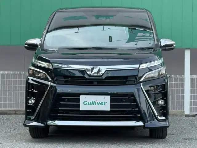 トヨタ ヴォクシー ZS 煌Ⅱ 千葉県 2020(令2)年 3.3万km ブラッキッシュアゲハガラスフレーク ALPINE製メモリナビ（Bluetooth/AM/FM/CD/DVD)/フルセグTV/バックカメラ/ドライブレコーダー/ETC/ALPINE製フリップダウンモニター/両側パワースライドドア/クルーズコントロール/衝突軽減ブレーキ/レーンキープアシスト/横滑り防止装置/フォグランプ/LEDヘッドライト/純正アルミホイル