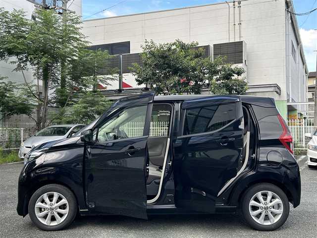 日産 デイズ X 熊本県 2019(平31)年 3.9万km ブラック 衝突軽減ブレーキ/プッシュスタート/純正ナビ/（CD・DVD・フルセグTV・BTオーディオ・SD）/アラウンドビューモニター/ドライブレコーダー/純正14インチAW/オートライト/前後コーナーセンサー/横滑り防止装置/ウィンカーミラー/純正フロアマット/純正ドアバイザー/新車保証書/取扱説明書/スマートスペアキー×1本