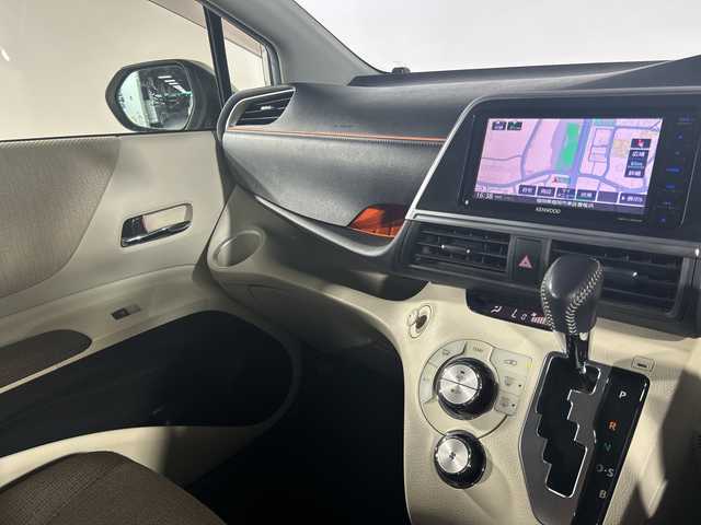 トヨタ シエンタ G 福岡県 2018(平30)年 6万km ホワイトパールクリスタルシャイン ・社外ナビ　/（ＡＭ　ＦＭ　ＣＤ　ＤＶＤ　ＢＴ　ＵＳＢ　ＳＤ　ＩＰＯＤ）/・バックカメラ　/・ＥＴＣ　/・フルセグＴＶ　/・両側パワスラ　/・横滑り防止　/・衝突軽減システム　/・レーンキープアシスト　/・オートライト　/・オートハイビーム/・純正フロアマット/・純正15インチアルミ