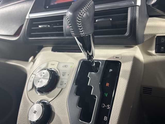 トヨタ シエンタ G 福岡県 2018(平30)年 6万km ホワイトパールクリスタルシャイン ・社外ナビ　/（ＡＭ　ＦＭ　ＣＤ　ＤＶＤ　ＢＴ　ＵＳＢ　ＳＤ　ＩＰＯＤ）/・バックカメラ　/・ＥＴＣ　/・フルセグＴＶ　/・両側パワスラ　/・横滑り防止　/・衝突軽減システム　/・レーンキープアシスト　/・オートライト　/・オートハイビーム/・純正フロアマット/・純正15インチアルミ