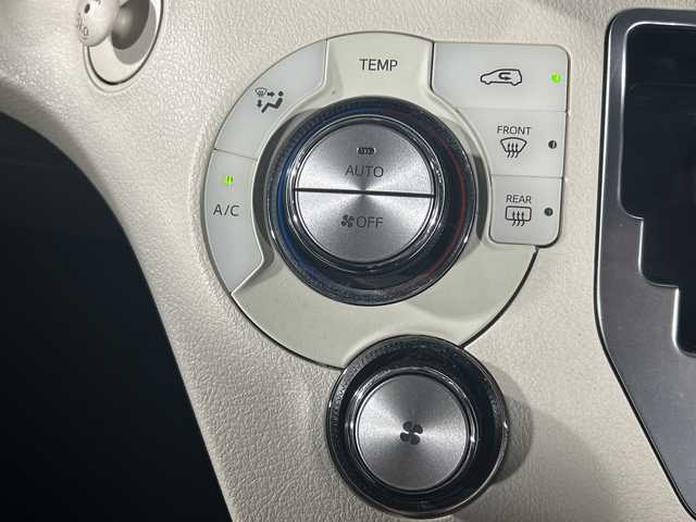 トヨタ シエンタ G 福岡県 2018(平30)年 6万km ホワイトパールクリスタルシャイン ・社外ナビ　/（ＡＭ　ＦＭ　ＣＤ　ＤＶＤ　ＢＴ　ＵＳＢ　ＳＤ　ＩＰＯＤ）/・バックカメラ　/・ＥＴＣ　/・フルセグＴＶ　/・両側パワスラ　/・横滑り防止　/・衝突軽減システム　/・レーンキープアシスト　/・オートライト　/・オートハイビーム/・純正フロアマット/・純正15インチアルミ