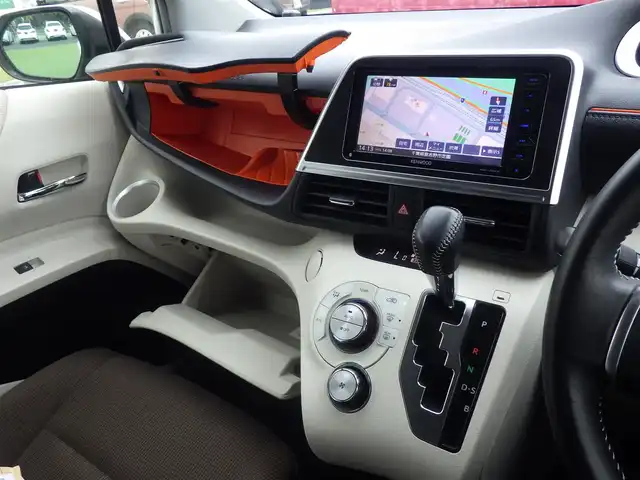 トヨタ シエンタ G 千葉県 2018(平30)年 6万km ホワイトパールクリスタルシャイン Toyota Safety Sense/・プリクラッシュセーフティ/・レーンディパーチャーアラート/・オートハイビーム/両側パワースライドドア/社外メモリーナビ/地デジTV/【DVD/CD再生機能　Bluetooth接続】/バックカメラ/革巻きステアリング/ETC/LEDヘッドライト/フォグライト/ウインカーミラー/純正15インチアルミホイル/スマートキー