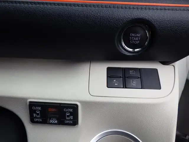 トヨタ シエンタ G 千葉県 2018(平30)年 6万km ホワイトパールクリスタルシャイン Toyota Safety Sense/・プリクラッシュセーフティ/・レーンディパーチャーアラート/・オートハイビーム/両側パワースライドドア/社外メモリーナビ/地デジTV/【DVD/CD再生機能　Bluetooth接続】/バックカメラ/革巻きステアリング/ETC/LEDヘッドライト/フォグライト/ウインカーミラー/純正15インチアルミホイル/スマートキー