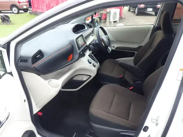 トヨタ シエンタ G 千葉県 2018(平30)年 6万km ホワイトパールクリスタルシャイン Toyota Safety Sense/・プリクラッシュセーフティ/・レーンディパーチャーアラート/・オートハイビーム/両側パワースライドドア/社外メモリーナビ/地デジTV/【DVD/CD再生機能　Bluetooth接続】/バックカメラ/革巻きステアリング/ETC/LEDヘッドライト/フォグライト/ウインカーミラー/純正15インチアルミホイル/スマートキー