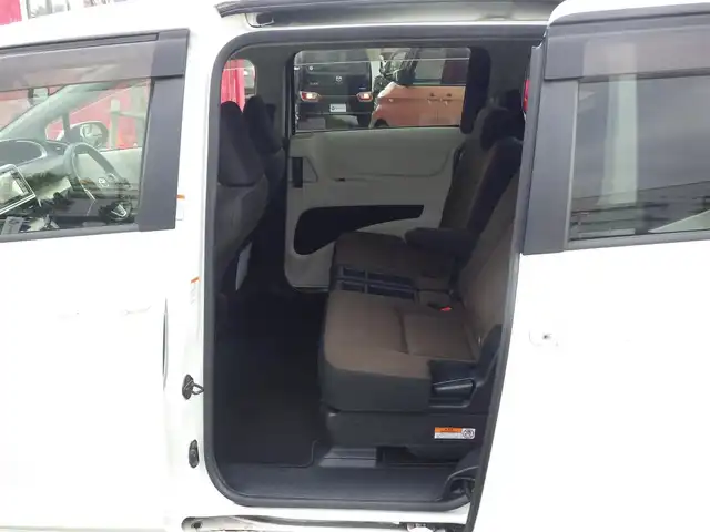 トヨタ シエンタ G 千葉県 2018(平30)年 6万km ホワイトパールクリスタルシャイン Toyota Safety Sense/・プリクラッシュセーフティ/・レーンディパーチャーアラート/・オートハイビーム/両側パワースライドドア/社外メモリーナビ/地デジTV/【DVD/CD再生機能　Bluetooth接続】/バックカメラ/革巻きステアリング/ETC/LEDヘッドライト/フォグライト/ウインカーミラー/純正15インチアルミホイル/スマートキー