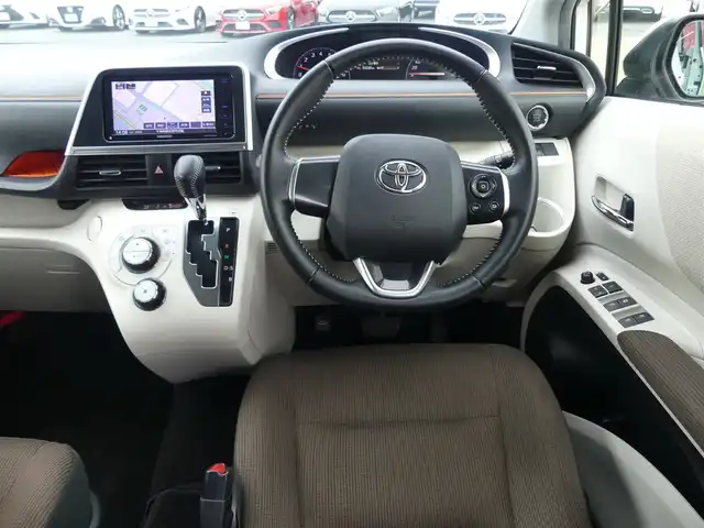 トヨタ シエンタ G 千葉県 2018(平30)年 6万km ホワイトパールクリスタルシャイン Toyota Safety Sense/・プリクラッシュセーフティ/・レーンディパーチャーアラート/・オートハイビーム/両側パワースライドドア/社外メモリーナビ/地デジTV/【DVD/CD再生機能　Bluetooth接続】/バックカメラ/革巻きステアリング/ETC/LEDヘッドライト/フォグライト/ウインカーミラー/純正15インチアルミホイル/スマートキー