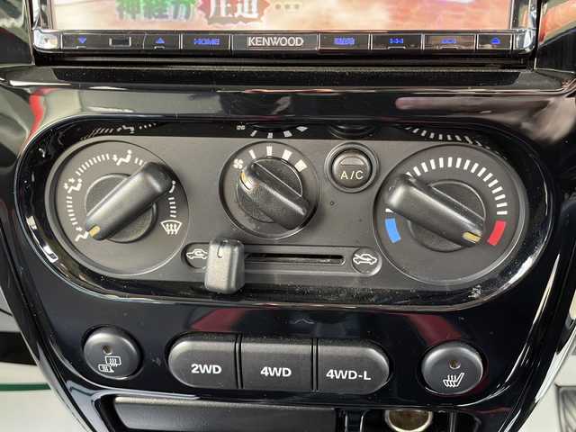 スズキ ジムニー クロスアドベンチャー 青森県 2014(平26)年 4.5万km ブルーイッシュブラックパール3 ・4WD/・黒×赤レザーシート/・社外SDナビ/　　（ワンセグTV/CD/SD)/・マッドフラップ/・バックカメラ/・フォグライト/・ウィンカーミラー/・純正マフラー積込/・純正フロントグリル積込/・運転席シートヒーター/・前後ドライブレコーダー/・背面タイヤ（ハードカバー）/・キーレスエントリー/・ETC/・ドアバイザー