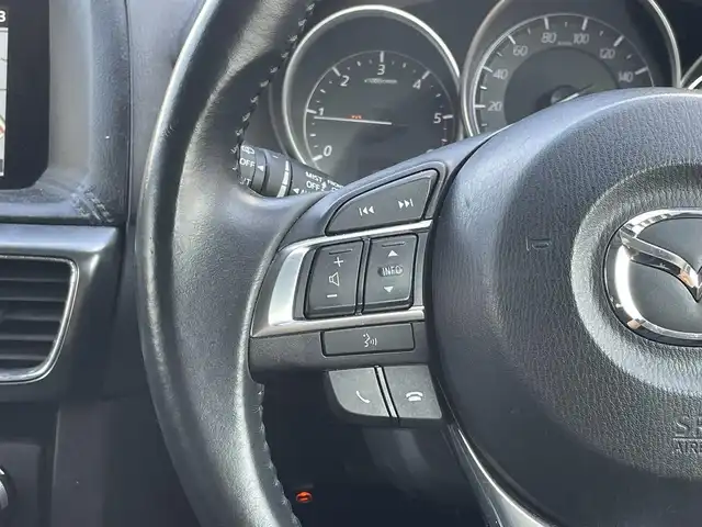 マツダ ＣＸ－５ XD Lパッケージ 埼玉県 2016(平28)年 12.6万km クリスタルホワイトパールマイカ (株)IDOMが運営する【じしゃロン鳩ヶ谷店】の自社ローン専用車両になりますこちらは現金またはオートローンご利用時の価格です。自社ローンご希望の方は別途その旨お申付け下さい/安全装備/　車両認知支援システム/　SBS/SCBS/　ブラインドスポットモニター/　レーンキープアシストシステム/　ドライバーアテンションアラート/　パーキングセンサー/純正ＳＤナビ/（AM/FM/CD/DVD/BT)/フルセグＴＶ/左サイド・バックカメラ/ＢＯＳＥサウンドシステム/９スピーカー/デュアルエアコン/シートヒーター/パワーシート/コーナーセンサー/アダプティブクルーズコントロール/ETC/ステアリングリモコン/革巻きハンドル/レザーシート/純正アルミホイール/アイドリングストップ/ドライビングポジションメモリー機能/プッシュスタートボタン/   スマートキー×1/電動格納式ウィンカーミラー/電動パーキングブレーキ/トノカバー/ドアバイザー