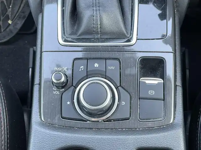 マツダ ＣＸ－５ XD Lパッケージ 埼玉県 2016(平28)年 12.6万km クリスタルホワイトパールマイカ (株)IDOMが運営する【じしゃロン鳩ヶ谷店】の自社ローン専用車両になりますこちらは現金またはオートローンご利用時の価格です。自社ローンご希望の方は別途その旨お申付け下さい/安全装備/　車両認知支援システム/　SBS/SCBS/　ブラインドスポットモニター/　レーンキープアシストシステム/　ドライバーアテンションアラート/　パーキングセンサー/純正ＳＤナビ/（AM/FM/CD/DVD/BT)/フルセグＴＶ/左サイド・バックカメラ/ＢＯＳＥサウンドシステム/９スピーカー/デュアルエアコン/シートヒーター/パワーシート/コーナーセンサー/アダプティブクルーズコントロール/ETC/ステアリングリモコン/革巻きハンドル/レザーシート/純正アルミホイール/アイドリングストップ/ドライビングポジションメモリー機能/プッシュスタートボタン/   スマートキー×1/電動格納式ウィンカーミラー/電動パーキングブレーキ/トノカバー/ドアバイザー