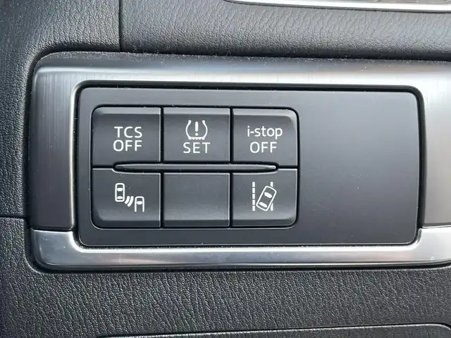 マツダ ＣＸ－５ XD Lパッケージ 埼玉県 2016(平28)年 12.6万km クリスタルホワイトパールマイカ (株)IDOMが運営する【じしゃロン鳩ヶ谷店】の自社ローン専用車両になりますこちらは現金またはオートローンご利用時の価格です。自社ローンご希望の方は別途その旨お申付け下さい/安全装備/　車両認知支援システム/　SBS/SCBS/　ブラインドスポットモニター/　レーンキープアシストシステム/　ドライバーアテンションアラート/　パーキングセンサー/純正ＳＤナビ/（AM/FM/CD/DVD/BT)/フルセグＴＶ/左サイド・バックカメラ/ＢＯＳＥサウンドシステム/９スピーカー/デュアルエアコン/シートヒーター/パワーシート/コーナーセンサー/アダプティブクルーズコントロール/ETC/ステアリングリモコン/革巻きハンドル/レザーシート/純正アルミホイール/アイドリングストップ/ドライビングポジションメモリー機能/プッシュスタートボタン/   スマートキー×1/電動格納式ウィンカーミラー/電動パーキングブレーキ/トノカバー/ドアバイザー