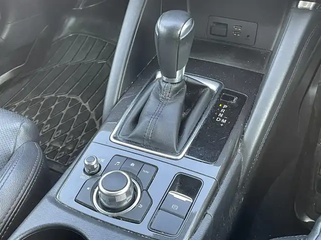 マツダ ＣＸ－５ XD Lパッケージ 埼玉県 2016(平28)年 12.6万km クリスタルホワイトパールマイカ (株)IDOMが運営する【じしゃロン鳩ヶ谷店】の自社ローン専用車両になりますこちらは現金またはオートローンご利用時の価格です。自社ローンご希望の方は別途その旨お申付け下さい/安全装備/　車両認知支援システム/　SBS/SCBS/　ブラインドスポットモニター/　レーンキープアシストシステム/　ドライバーアテンションアラート/　パーキングセンサー/純正ＳＤナビ/（AM/FM/CD/DVD/BT)/フルセグＴＶ/左サイド・バックカメラ/ＢＯＳＥサウンドシステム/９スピーカー/デュアルエアコン/シートヒーター/パワーシート/コーナーセンサー/アダプティブクルーズコントロール/ETC/ステアリングリモコン/革巻きハンドル/レザーシート/純正アルミホイール/アイドリングストップ/ドライビングポジションメモリー機能/プッシュスタートボタン/   スマートキー×1/電動格納式ウィンカーミラー/電動パーキングブレーキ/トノカバー/ドアバイザー