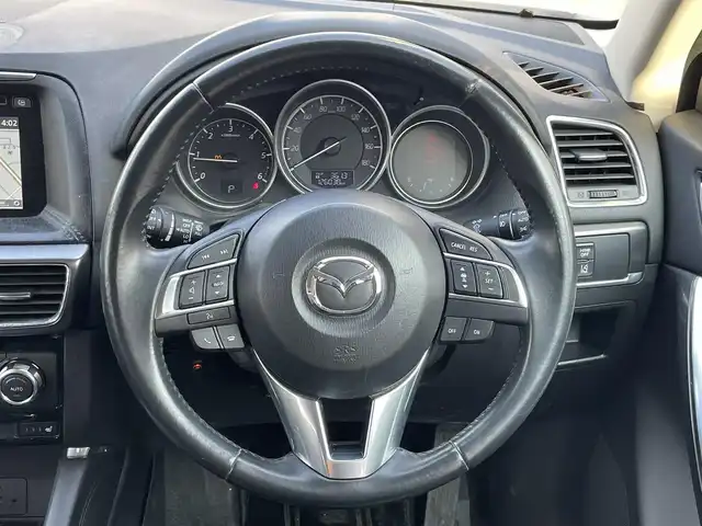 マツダ ＣＸ－５ XD Lパッケージ 埼玉県 2016(平28)年 12.6万km クリスタルホワイトパールマイカ (株)IDOMが運営する【じしゃロン鳩ヶ谷店】の自社ローン専用車両になりますこちらは現金またはオートローンご利用時の価格です。自社ローンご希望の方は別途その旨お申付け下さい/安全装備/　車両認知支援システム/　SBS/SCBS/　ブラインドスポットモニター/　レーンキープアシストシステム/　ドライバーアテンションアラート/　パーキングセンサー/純正ＳＤナビ/（AM/FM/CD/DVD/BT)/フルセグＴＶ/左サイド・バックカメラ/ＢＯＳＥサウンドシステム/９スピーカー/デュアルエアコン/シートヒーター/パワーシート/コーナーセンサー/アダプティブクルーズコントロール/ETC/ステアリングリモコン/革巻きハンドル/レザーシート/純正アルミホイール/アイドリングストップ/ドライビングポジションメモリー機能/プッシュスタートボタン/   スマートキー×1/電動格納式ウィンカーミラー/電動パーキングブレーキ/トノカバー/ドアバイザー