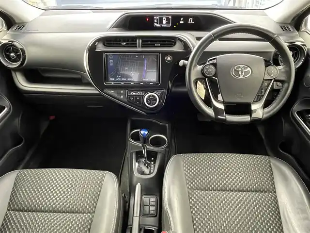 トヨタ アクア クロスオーバー 群馬県 2017(平29)年 5万km ジュエリーパープルマイカM プリクラッシュブレーキ　純正９インチナビ　バックカメラ　ＬＥＤライト　オートハイビーム　ハーフレザーシート　純正１５インチアルミホイール　ステアリングリモコン　スマートキー　横滑り防止装置　禁煙車