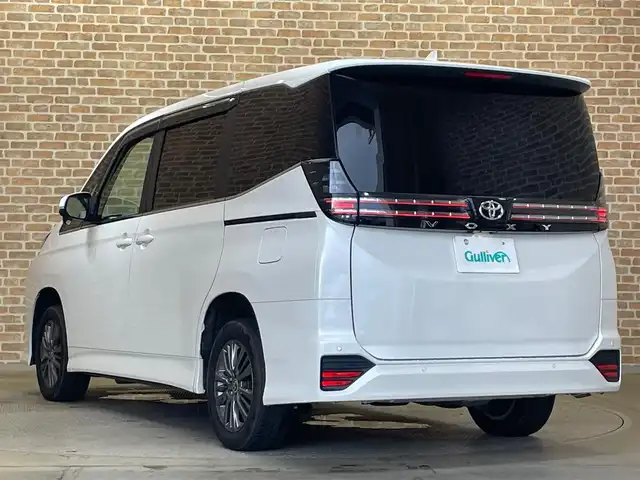 トヨタ ヴォクシー S－Z 岩手県 2023(令5)年 3.2万km ホワイトパールクリスタルシャイン ４WD/両側パワースライドドア/MTモード付きAT/寒冷地仕様/衝突被害軽減システム/横滑り防止装置/コーナーセンサー/クルーズコントロール/バックカメラ/オートライト/オートマチックハイビーム/シートヒーター/純正LEDヘッドライト/ETC/ドライブレコーダー/純正ナビ/純正16インチアルミホイール