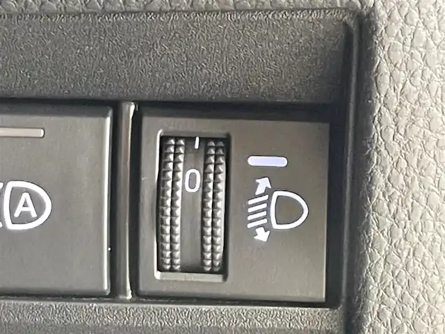 トヨタ ヴォクシー S－Z 岩手県 2023(令5)年 3.2万km ホワイトパールクリスタルシャイン ４WD/両側パワースライドドア/MTモード付きAT/寒冷地仕様/衝突被害軽減システム/横滑り防止装置/コーナーセンサー/クルーズコントロール/バックカメラ/オートライト/オートマチックハイビーム/シートヒーター/純正LEDヘッドライト/ETC/ドライブレコーダー/純正ナビ/純正16インチアルミホイール