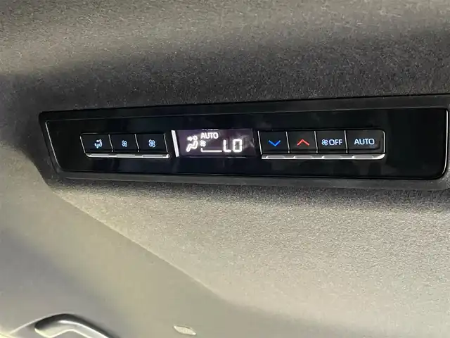 トヨタ ヴォクシー S－Z 岩手県 2023(令5)年 3.2万km ホワイトパールクリスタルシャイン ４WD/両側パワースライドドア/MTモード付きAT/寒冷地仕様/衝突被害軽減システム/横滑り防止装置/コーナーセンサー/クルーズコントロール/バックカメラ/オートライト/オートマチックハイビーム/シートヒーター/純正LEDヘッドライト/ETC/ドライブレコーダー/純正ナビ/純正16インチアルミホイール