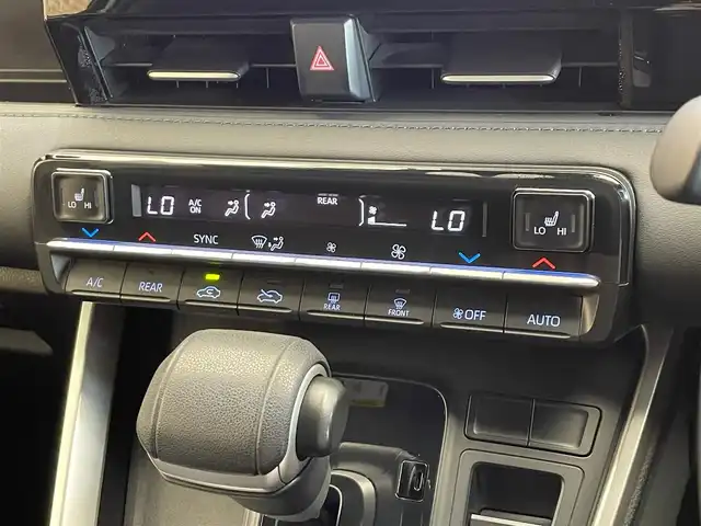 トヨタ ヴォクシー S－Z 岩手県 2023(令5)年 3.2万km ホワイトパールクリスタルシャイン ４WD/両側パワースライドドア/MTモード付きAT/寒冷地仕様/衝突被害軽減システム/横滑り防止装置/コーナーセンサー/クルーズコントロール/バックカメラ/オートライト/オートマチックハイビーム/シートヒーター/純正LEDヘッドライト/ETC/ドライブレコーダー/純正ナビ/純正16インチアルミホイール