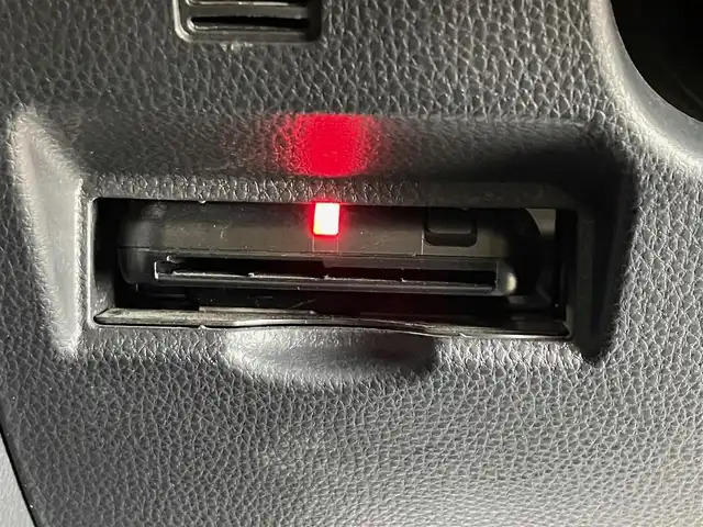 トヨタ ヴォクシー S－Z 岩手県 2023(令5)年 3.2万km ホワイトパールクリスタルシャイン ４WD/両側パワースライドドア/MTモード付きAT/寒冷地仕様/衝突被害軽減システム/横滑り防止装置/コーナーセンサー/クルーズコントロール/バックカメラ/オートライト/オートマチックハイビーム/シートヒーター/純正LEDヘッドライト/ETC/ドライブレコーダー/純正ナビ/純正16インチアルミホイール