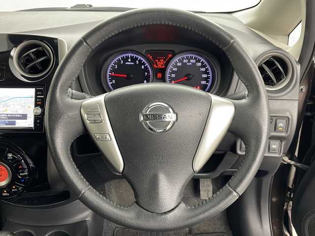 日産 ノート メダリスト X FOUR Vセレ+セーフティⅡ 道央・札幌 2016(平28)年 4.3万km インペリアルアンバーP ・4WD/・寒冷地仕様/・純正ナビ（MC315D-W）/・CD/DVD/SD/フルセグTV/・Bluetooth接続/・全方位カメラ/・衝突被害軽減ブレーキ/・レーンキープアシスト/・社外前後ドライブレコーダー/・ステアリングスイッチ/・ハーフレザーシート/・LEDヘッドライト/オートライト/・スマートキー/スペアキー/・純正ホイールキャップ付冬タイヤ積込