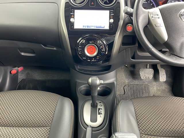 日産 ノート メダリスト X FOUR Vセレ+セーフティⅡ 道央・札幌 2016(平28)年 4.3万km インペリアルアンバーP ・4WD/・寒冷地仕様/・純正ナビ（MC315D-W）/・CD/DVD/SD/フルセグTV/・Bluetooth接続/・全方位カメラ/・衝突被害軽減ブレーキ/・レーンキープアシスト/・社外前後ドライブレコーダー/・ステアリングスイッチ/・ハーフレザーシート/・LEDヘッドライト/オートライト/・スマートキー/スペアキー/・純正ホイールキャップ付冬タイヤ積込