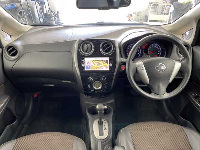 日産 ノート メダリスト X FOUR Vセレ+セーフティⅡ 道央・札幌 2016(平28)年 4.3万km インペリアルアンバーP ・4WD/・寒冷地仕様/・純正ナビ（MC315D-W）/・CD/DVD/SD/フルセグTV/・Bluetooth接続/・全方位カメラ/・衝突被害軽減ブレーキ/・レーンキープアシスト/・社外前後ドライブレコーダー/・ステアリングスイッチ/・ハーフレザーシート/・LEDヘッドライト/オートライト/・スマートキー/スペアキー/・純正ホイールキャップ付冬タイヤ積込