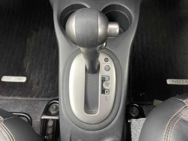 日産 ノート メダリスト X FOUR Vセレ+セーフティⅡ 道央・札幌 2016(平28)年 4.3万km インペリアルアンバーP ・4WD/・寒冷地仕様/・純正ナビ（MC315D-W）/・CD/DVD/SD/フルセグTV/・Bluetooth接続/・全方位カメラ/・衝突被害軽減ブレーキ/・レーンキープアシスト/・社外前後ドライブレコーダー/・ステアリングスイッチ/・ハーフレザーシート/・LEDヘッドライト/オートライト/・スマートキー/スペアキー/・純正ホイールキャップ付冬タイヤ積込