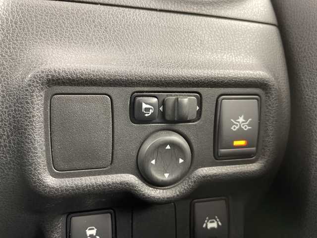 日産 ノート メダリスト X FOUR Vセレ+セーフティⅡ 道央・札幌 2016(平28)年 4.3万km インペリアルアンバーP ・4WD/・寒冷地仕様/・純正ナビ（MC315D-W）/・CD/DVD/SD/フルセグTV/・Bluetooth接続/・全方位カメラ/・衝突被害軽減ブレーキ/・レーンキープアシスト/・社外前後ドライブレコーダー/・ステアリングスイッチ/・ハーフレザーシート/・LEDヘッドライト/オートライト/・スマートキー/スペアキー/・純正ホイールキャップ付冬タイヤ積込