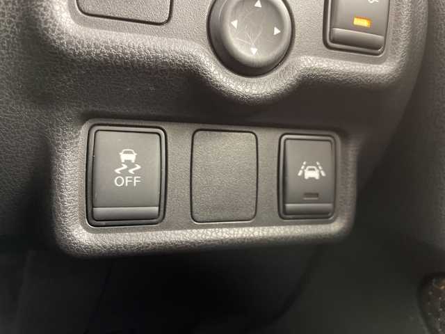 日産 ノート メダリスト X FOUR Vセレ+セーフティⅡ 道央・札幌 2016(平28)年 4.3万km インペリアルアンバーP ・4WD/・寒冷地仕様/・純正ナビ（MC315D-W）/・CD/DVD/SD/フルセグTV/・Bluetooth接続/・全方位カメラ/・衝突被害軽減ブレーキ/・レーンキープアシスト/・社外前後ドライブレコーダー/・ステアリングスイッチ/・ハーフレザーシート/・LEDヘッドライト/オートライト/・スマートキー/スペアキー/・純正ホイールキャップ付冬タイヤ積込