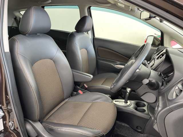 日産 ノート メダリスト X FOUR Vセレ+セーフティⅡ 道央・札幌 2016(平28)年 4.3万km インペリアルアンバーP ・4WD/・寒冷地仕様/・純正ナビ（MC315D-W）/・CD/DVD/SD/フルセグTV/・Bluetooth接続/・全方位カメラ/・衝突被害軽減ブレーキ/・レーンキープアシスト/・社外前後ドライブレコーダー/・ステアリングスイッチ/・ハーフレザーシート/・LEDヘッドライト/オートライト/・スマートキー/スペアキー/・純正ホイールキャップ付冬タイヤ積込