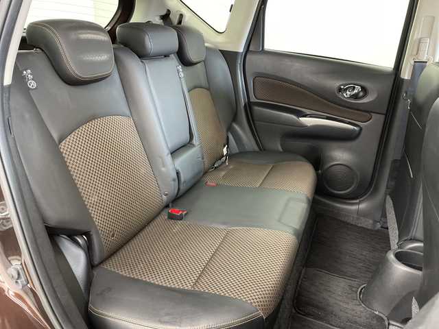 日産 ノート メダリスト X FOUR Vセレ+セーフティⅡ 道央・札幌 2016(平28)年 4.3万km インペリアルアンバーP ・4WD/・寒冷地仕様/・純正ナビ（MC315D-W）/・CD/DVD/SD/フルセグTV/・Bluetooth接続/・全方位カメラ/・衝突被害軽減ブレーキ/・レーンキープアシスト/・社外前後ドライブレコーダー/・ステアリングスイッチ/・ハーフレザーシート/・LEDヘッドライト/オートライト/・スマートキー/スペアキー/・純正ホイールキャップ付冬タイヤ積込