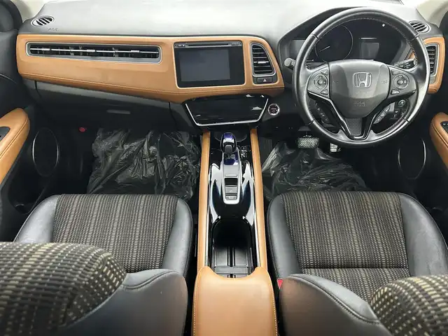 ホンダ ヴェゼル ハイブリッド Z ホンダセンシング 埼玉県 2016(平28)年 6.9万km ホワイトオーキッドパール 純正ナビ　温ヒーター　ＥＴＣ　Ｂカメラ　ＬＥＤヘッドライト　ハーフレザーシート　フルセグＴＶ　オートハイビーム　レーンキープ　衝突被害軽減　ＭＴモード付ＡＴ アダプティブクルーズコントロール