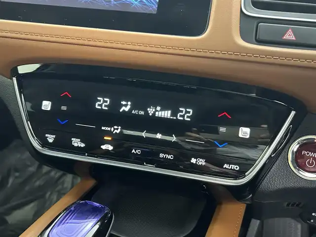 ホンダ ヴェゼル ハイブリッド Z ホンダセンシング 埼玉県 2016(平28)年 6.9万km ホワイトオーキッドパール 純正ナビ　温ヒーター　ＥＴＣ　Ｂカメラ　ＬＥＤヘッドライト　ハーフレザーシート　フルセグＴＶ　オートハイビーム　レーンキープ　衝突被害軽減　ＭＴモード付ＡＴ アダプティブクルーズコントロール