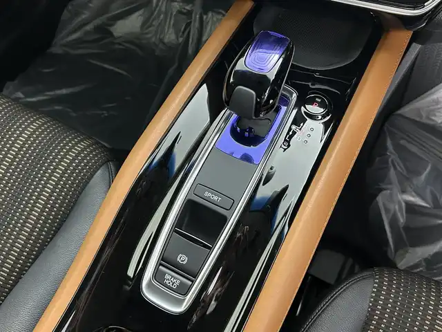 ホンダ ヴェゼル ハイブリッド Z ホンダセンシング 埼玉県 2016(平28)年 6.9万km ホワイトオーキッドパール 純正ナビ　温ヒーター　ＥＴＣ　Ｂカメラ　ＬＥＤヘッドライト　ハーフレザーシート　フルセグＴＶ　オートハイビーム　レーンキープ　衝突被害軽減　ＭＴモード付ＡＴ アダプティブクルーズコントロール