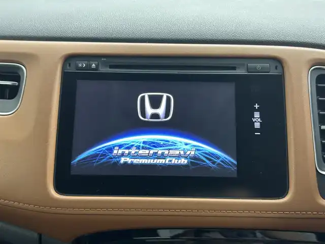 ホンダ ヴェゼル ハイブリッド Z ホンダセンシング 埼玉県 2016(平28)年 6.9万km ホワイトオーキッドパール 純正ナビ　温ヒーター　ＥＴＣ　Ｂカメラ　ＬＥＤヘッドライト　ハーフレザーシート　フルセグＴＶ　オートハイビーム　レーンキープ　衝突被害軽減　ＭＴモード付ＡＴ アダプティブクルーズコントロール