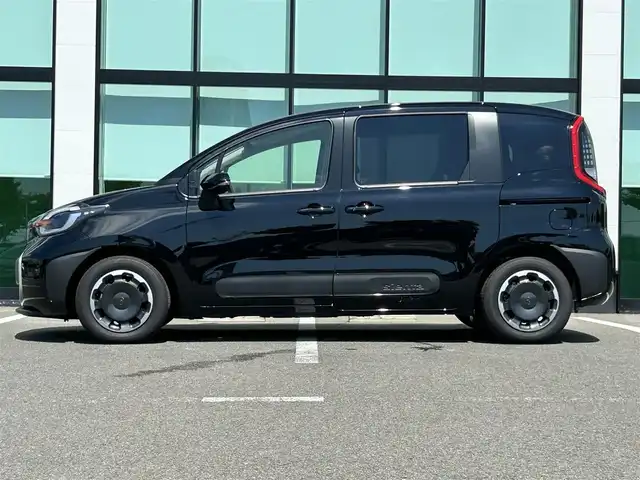 トヨタ シエンタ ハイブリッド Z 和歌山県 2025(令7)年 0.1千km ブラック 登録済未使用車/純正ナビ/フルセグTV/アラウンドビューモニター/プリクラッシュセーフティー/ブラインドスポットモニター/クリアランスソナー/両側パワースライドドア/ビルトインETC/LEDヘッドライト/オートライト/オートマチックハイビーム