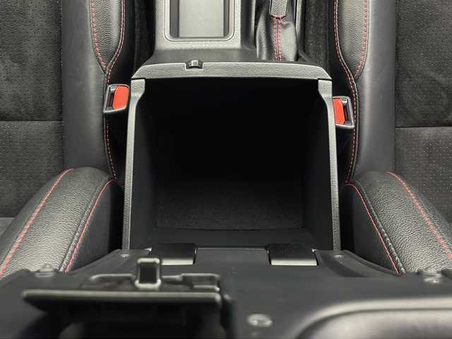 トヨタ ハイラックス Z GRスポーツ 秋田県 2023(令5)年 2.2万km アティチュードブラックマイカ 4WD/純正ナビ/(FM/AM/Bluetooth/フルセグTV)/全方位カメラ/バックカメラ/ハーフレザーシート/ディーゼル/ターボ/レーダークルーズコントロール/コーナーセンサー/レーンキープアシスト/横滑り防止装置/リアデフロック/ダウンヒルアシスト/アイドリングストップ/ETC/ドライブレコーダー/パドルシフト/D席パワーシート/LEDヘッドライト/オートライト/プッシュスタート/スマートキー/スペアキー/純正アルミホイール/社外フロアマット/リフトアップ
