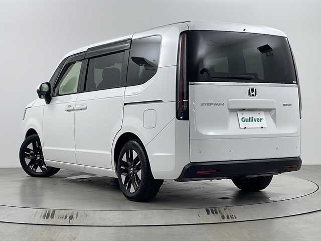 ホンダ ステップワゴン eHEV エアー 埼玉県 2022(令4)年 2.1万km プラチナホワイトパール 純正ナビ　/　AM/FM/CD/DVD/BT/フルセグ/バックカメラ　/前後ドライブレコーダー　/レーダークルーズコントロール　/ＥＴＣ　/ブレードホールド/電子パーキング/レーンキープアシスト　/衝突軽減システム　/両側パワースライドドア　/オートライト/LEDヘッドライト/フォグランプ/純正１６インチアルミホイール　/純正フロアマット/ドアバイザー/ロールサンシェード/ウィンカーミラー