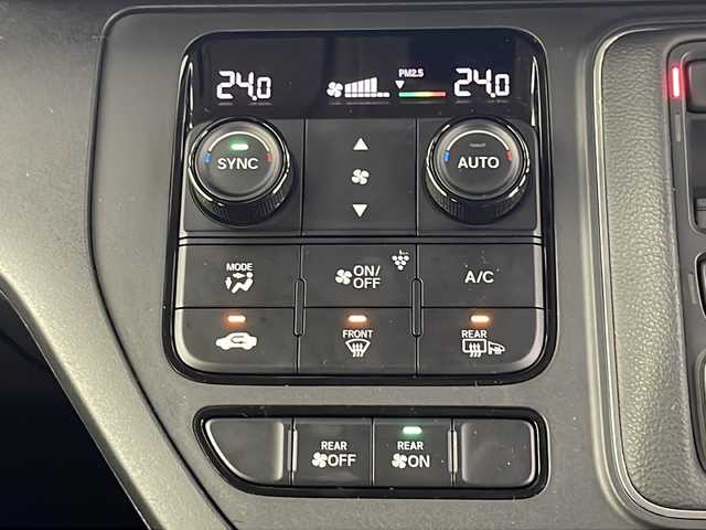 ホンダ ステップワゴン eHEV エアー 埼玉県 2022(令4)年 2.1万km プラチナホワイトパール 純正ナビ　/　AM/FM/CD/DVD/BT/フルセグ/バックカメラ　/前後ドライブレコーダー　/レーダークルーズコントロール　/ＥＴＣ　/ブレードホールド/電子パーキング/レーンキープアシスト　/衝突軽減システム　/両側パワースライドドア　/オートライト/LEDヘッドライト/フォグランプ/純正１６インチアルミホイール　/純正フロアマット/ドアバイザー/ロールサンシェード/ウィンカーミラー