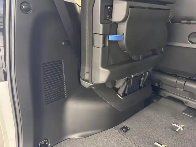 日産 セレナ e－パワー ハイウェイスター V 三重県 2025(令7)年 0.1千km プリズムホワイト 登録済未使用車/e-POWER/FF/インパネCVT/純正 12.3インチ Nissan Connectナビ/（AM/FM/USB/iPod/TV/Bluetooth/HDMI/CarPlay/AndroidAuto）/11インチ 純正後席モニター/アラウンドビューモニター（移動物検知機能付）/両側ハンズフリーオートスライドドア/ドライブレコーダー前後*/ETC2.0*/安全/・プロパイロット・緊急停止支援システム（SOSコール機能付）*/・エマージェンシーブレーキ/・衝突回避ステアリングアシスト/・LI（車線逸脱防止支援システム）＋LDW（車線逸脱警報）/・BSI（後側方衝突防止支援）＋BSW（後側方車両検知警報）/・RCTA（後退時車両検知警報）/・DA（ふらつき警報）/・踏み間違い衝突防止アシスト/・標識検知（進入禁止/最高速度/一時停止）/・フロント＆バックソナー/など/その他装備/・インテリジェントルームミラー*/・左右・後席独立オートエアコン/・オートライト、LEDヘッドライト、アダプティブLEDヘッドライト/・電動パーキングブレーキ＆ブレーキホールド/・USB充電ジャック（TYPE-Ax1、TYPE-Cx5）/・純正16inAW/・保/取/・スマートキーx2/など