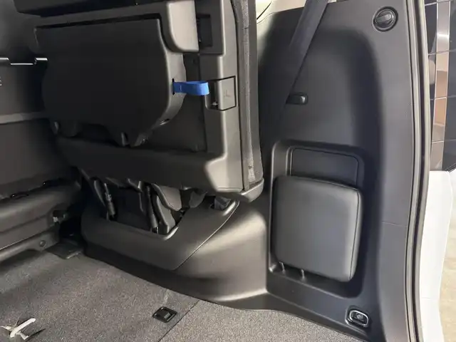 日産 セレナ e－パワー ハイウェイスター V 三重県 2025(令7)年 0.1千km プリズムホワイト 登録済未使用車/e-POWER/FF/インパネCVT/純正 12.3インチ Nissan Connectナビ/（AM/FM/USB/iPod/TV/Bluetooth/HDMI/CarPlay/AndroidAuto）/11インチ 純正後席モニター/アラウンドビューモニター（移動物検知機能付）/両側ハンズフリーオートスライドドア/ドライブレコーダー前後*/ETC2.0*/安全/・プロパイロット・緊急停止支援システム（SOSコール機能付）*/・エマージェンシーブレーキ/・衝突回避ステアリングアシスト/・LI（車線逸脱防止支援システム）＋LDW（車線逸脱警報）/・BSI（後側方衝突防止支援）＋BSW（後側方車両検知警報）/・RCTA（後退時車両検知警報）/・DA（ふらつき警報）/・踏み間違い衝突防止アシスト/・標識検知（進入禁止/最高速度/一時停止）/・フロント＆バックソナー/など/その他装備/・インテリジェントルームミラー*/・左右・後席独立オートエアコン/・オートライト、LEDヘッドライト、アダプティブLEDヘッドライト/・電動パーキングブレーキ＆ブレーキホールド/・USB充電ジャック（TYPE-Ax1、TYPE-Cx5）/・純正16inAW/・保/取/・スマートキーx2/など