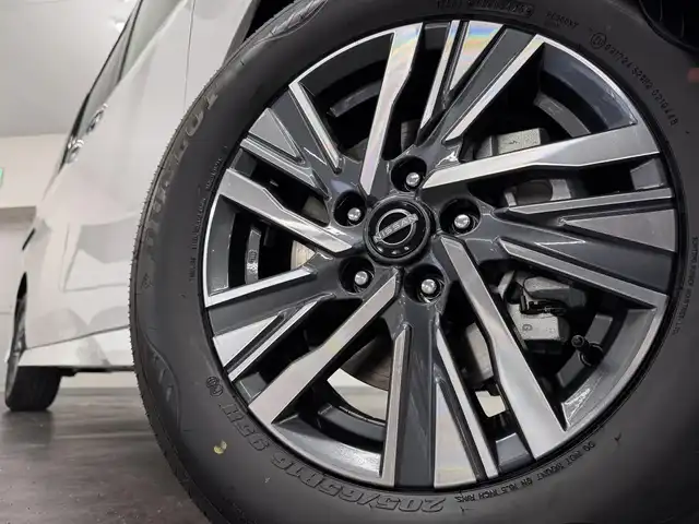 日産 セレナ e－パワー ハイウェイスター V 三重県 2025(令7)年 0.1千km プリズムホワイト 登録済未使用車/e-POWER/FF/インパネCVT/純正 12.3インチ Nissan Connectナビ/（AM/FM/USB/iPod/TV/Bluetooth/HDMI/CarPlay/AndroidAuto）/11インチ 純正後席モニター/アラウンドビューモニター（移動物検知機能付）/両側ハンズフリーオートスライドドア/ドライブレコーダー前後*/ETC2.0*/安全/・プロパイロット・緊急停止支援システム（SOSコール機能付）*/・エマージェンシーブレーキ/・衝突回避ステアリングアシスト/・LI（車線逸脱防止支援システム）＋LDW（車線逸脱警報）/・BSI（後側方衝突防止支援）＋BSW（後側方車両検知警報）/・RCTA（後退時車両検知警報）/・DA（ふらつき警報）/・踏み間違い衝突防止アシスト/・標識検知（進入禁止/最高速度/一時停止）/・フロント＆バックソナー/など/その他装備/・インテリジェントルームミラー*/・左右・後席独立オートエアコン/・オートライト、LEDヘッドライト、アダプティブLEDヘッドライト/・電動パーキングブレーキ＆ブレーキホールド/・USB充電ジャック（TYPE-Ax1、TYPE-Cx5）/・純正16inAW/・保/取/・スマートキーx2/など