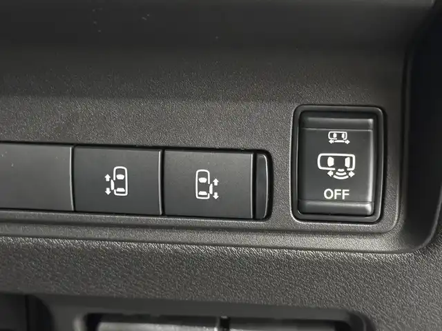 日産 セレナ e－パワー ハイウェイスター V 三重県 2025(令7)年 0.1千km プリズムホワイト 登録済未使用車/e-POWER/FF/インパネCVT/純正 12.3インチ Nissan Connectナビ/（AM/FM/USB/iPod/TV/Bluetooth/HDMI/CarPlay/AndroidAuto）/11インチ 純正後席モニター/アラウンドビューモニター（移動物検知機能付）/両側ハンズフリーオートスライドドア/ドライブレコーダー前後*/ETC2.0*/安全/・プロパイロット・緊急停止支援システム（SOSコール機能付）*/・エマージェンシーブレーキ/・衝突回避ステアリングアシスト/・LI（車線逸脱防止支援システム）＋LDW（車線逸脱警報）/・BSI（後側方衝突防止支援）＋BSW（後側方車両検知警報）/・RCTA（後退時車両検知警報）/・DA（ふらつき警報）/・踏み間違い衝突防止アシスト/・標識検知（進入禁止/最高速度/一時停止）/・フロント＆バックソナー/など/その他装備/・インテリジェントルームミラー*/・左右・後席独立オートエアコン/・オートライト、LEDヘッドライト、アダプティブLEDヘッドライト/・電動パーキングブレーキ＆ブレーキホールド/・USB充電ジャック（TYPE-Ax1、TYPE-Cx5）/・純正16inAW/・保/取/・スマートキーx2/など