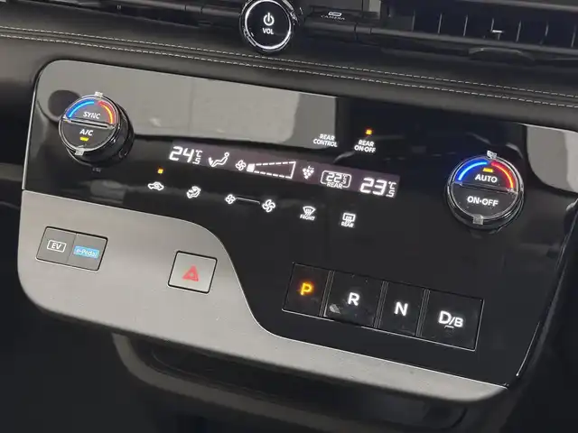 日産 セレナ e－パワー ハイウェイスター V 三重県 2025(令7)年 0.1千km プリズムホワイト 登録済未使用車/e-POWER/FF/インパネCVT/純正 12.3インチ Nissan Connectナビ/（AM/FM/USB/iPod/TV/Bluetooth/HDMI/CarPlay/AndroidAuto）/11インチ 純正後席モニター/アラウンドビューモニター（移動物検知機能付）/両側ハンズフリーオートスライドドア/ドライブレコーダー前後*/ETC2.0*/安全/・プロパイロット・緊急停止支援システム（SOSコール機能付）*/・エマージェンシーブレーキ/・衝突回避ステアリングアシスト/・LI（車線逸脱防止支援システム）＋LDW（車線逸脱警報）/・BSI（後側方衝突防止支援）＋BSW（後側方車両検知警報）/・RCTA（後退時車両検知警報）/・DA（ふらつき警報）/・踏み間違い衝突防止アシスト/・標識検知（進入禁止/最高速度/一時停止）/・フロント＆バックソナー/など/その他装備/・インテリジェントルームミラー*/・左右・後席独立オートエアコン/・オートライト、LEDヘッドライト、アダプティブLEDヘッドライト/・電動パーキングブレーキ＆ブレーキホールド/・USB充電ジャック（TYPE-Ax1、TYPE-Cx5）/・純正16inAW/・保/取/・スマートキーx2/など