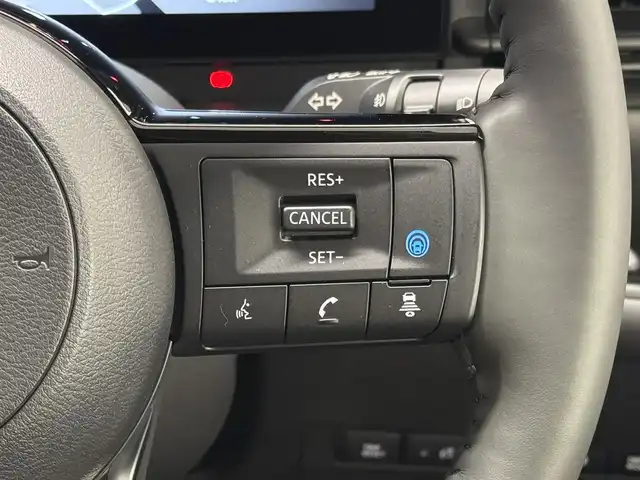 日産 セレナ e－パワー ハイウェイスター V 三重県 2025(令7)年 0.1千km プリズムホワイト 登録済未使用車/e-POWER/FF/インパネCVT/純正 12.3インチ Nissan Connectナビ/（AM/FM/USB/iPod/TV/Bluetooth/HDMI/CarPlay/AndroidAuto）/11インチ 純正後席モニター/アラウンドビューモニター（移動物検知機能付）/両側ハンズフリーオートスライドドア/ドライブレコーダー前後*/ETC2.0*/安全/・プロパイロット・緊急停止支援システム（SOSコール機能付）*/・エマージェンシーブレーキ/・衝突回避ステアリングアシスト/・LI（車線逸脱防止支援システム）＋LDW（車線逸脱警報）/・BSI（後側方衝突防止支援）＋BSW（後側方車両検知警報）/・RCTA（後退時車両検知警報）/・DA（ふらつき警報）/・踏み間違い衝突防止アシスト/・標識検知（進入禁止/最高速度/一時停止）/・フロント＆バックソナー/など/その他装備/・インテリジェントルームミラー*/・左右・後席独立オートエアコン/・オートライト、LEDヘッドライト、アダプティブLEDヘッドライト/・電動パーキングブレーキ＆ブレーキホールド/・USB充電ジャック（TYPE-Ax1、TYPE-Cx5）/・純正16inAW/・保/取/・スマートキーx2/など