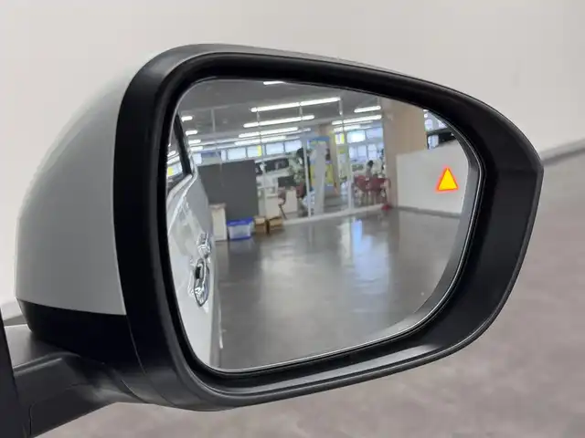 日産 セレナ e－パワー ハイウェイスター V 三重県 2025(令7)年 0.1千km プリズムホワイト 登録済未使用車/e-POWER/FF/インパネCVT/純正 12.3インチ Nissan Connectナビ/（AM/FM/USB/iPod/TV/Bluetooth/HDMI/CarPlay/AndroidAuto）/11インチ 純正後席モニター/アラウンドビューモニター（移動物検知機能付）/両側ハンズフリーオートスライドドア/ドライブレコーダー前後*/ETC2.0*/安全/・プロパイロット・緊急停止支援システム（SOSコール機能付）*/・エマージェンシーブレーキ/・衝突回避ステアリングアシスト/・LI（車線逸脱防止支援システム）＋LDW（車線逸脱警報）/・BSI（後側方衝突防止支援）＋BSW（後側方車両検知警報）/・RCTA（後退時車両検知警報）/・DA（ふらつき警報）/・踏み間違い衝突防止アシスト/・標識検知（進入禁止/最高速度/一時停止）/・フロント＆バックソナー/など/その他装備/・インテリジェントルームミラー*/・左右・後席独立オートエアコン/・オートライト、LEDヘッドライト、アダプティブLEDヘッドライト/・電動パーキングブレーキ＆ブレーキホールド/・USB充電ジャック（TYPE-Ax1、TYPE-Cx5）/・純正16inAW/・保/取/・スマートキーx2/など