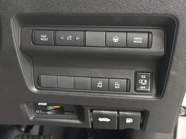 日産 セレナ e－パワー ハイウェイスター V 三重県 2025(令7)年 0.1千km プリズムホワイト 登録済未使用車/e-POWER/FF/インパネCVT/純正 12.3インチ Nissan Connectナビ/（AM/FM/USB/iPod/TV/Bluetooth/HDMI/CarPlay/AndroidAuto）/11インチ 純正後席モニター/アラウンドビューモニター（移動物検知機能付）/両側ハンズフリーオートスライドドア/ドライブレコーダー前後*/ETC2.0*/安全/・プロパイロット・緊急停止支援システム（SOSコール機能付）*/・エマージェンシーブレーキ/・衝突回避ステアリングアシスト/・LI（車線逸脱防止支援システム）＋LDW（車線逸脱警報）/・BSI（後側方衝突防止支援）＋BSW（後側方車両検知警報）/・RCTA（後退時車両検知警報）/・DA（ふらつき警報）/・踏み間違い衝突防止アシスト/・標識検知（進入禁止/最高速度/一時停止）/・フロント＆バックソナー/など/その他装備/・インテリジェントルームミラー*/・左右・後席独立オートエアコン/・オートライト、LEDヘッドライト、アダプティブLEDヘッドライト/・電動パーキングブレーキ＆ブレーキホールド/・USB充電ジャック（TYPE-Ax1、TYPE-Cx5）/・純正16inAW/・保/取/・スマートキーx2/など