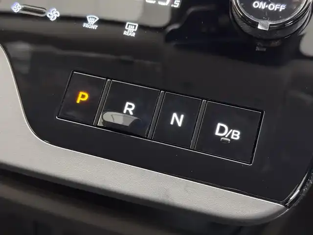 日産 セレナ e－パワー ハイウェイスター V 三重県 2025(令7)年 0.1千km プリズムホワイト 登録済未使用車/e-POWER/FF/インパネCVT/純正 12.3インチ Nissan Connectナビ/（AM/FM/USB/iPod/TV/Bluetooth/HDMI/CarPlay/AndroidAuto）/11インチ 純正後席モニター/アラウンドビューモニター（移動物検知機能付）/両側ハンズフリーオートスライドドア/ドライブレコーダー前後*/ETC2.0*/安全/・プロパイロット・緊急停止支援システム（SOSコール機能付）*/・エマージェンシーブレーキ/・衝突回避ステアリングアシスト/・LI（車線逸脱防止支援システム）＋LDW（車線逸脱警報）/・BSI（後側方衝突防止支援）＋BSW（後側方車両検知警報）/・RCTA（後退時車両検知警報）/・DA（ふらつき警報）/・踏み間違い衝突防止アシスト/・標識検知（進入禁止/最高速度/一時停止）/・フロント＆バックソナー/など/その他装備/・インテリジェントルームミラー*/・左右・後席独立オートエアコン/・オートライト、LEDヘッドライト、アダプティブLEDヘッドライト/・電動パーキングブレーキ＆ブレーキホールド/・USB充電ジャック（TYPE-Ax1、TYPE-Cx5）/・純正16inAW/・保/取/・スマートキーx2/など