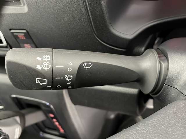 ダイハツ アトレー バン RS 長野県 2025(令7)年 0.3万km レーザーブルークリスタルシャイン 4WD/・4WD LOCK/・4WD AUTO/・2WD切替/ターボ/スマートアシスト/・衝突警報機能/衝突回避支援ブレーキ機能/・ふらつき警報/・路側逸脱警報機能/・誤発進抑制機能/・先行車発進お知らせ機能/・コーナーセンサー/Wエアバッグ/プッシュスタート/アイドリングストップ/スマートキー/オートエアコン/セカンドシート足元サーキュレーター/クルコン/ステアリングスイッチ/両側電動パワースライドドア/オートライト/LEDヘッドライト/LEDフォグランプ/電格ウインカーミラー/ビルトインETC/USB Type-A充電口/トランクルームシガーソケット/ドアバイザー/純正ホイールキャップ付き12インチスチールホイール/車内突っ張りレール/バックカメラ（ナビ無し）